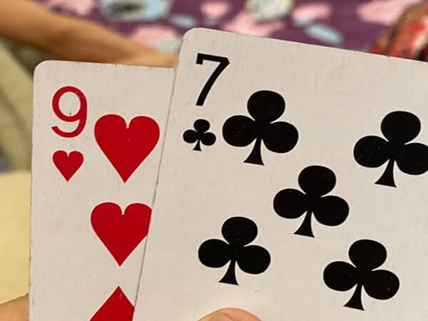 Chấn lưu bẩn là gì? Tìm hiểu thêm về Dirty 16 trong trò chơi Blackjack