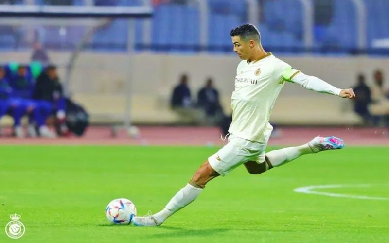 Tiền đạo trung tâm trong bóng đá là gì? Có những loại trung tâm nào?