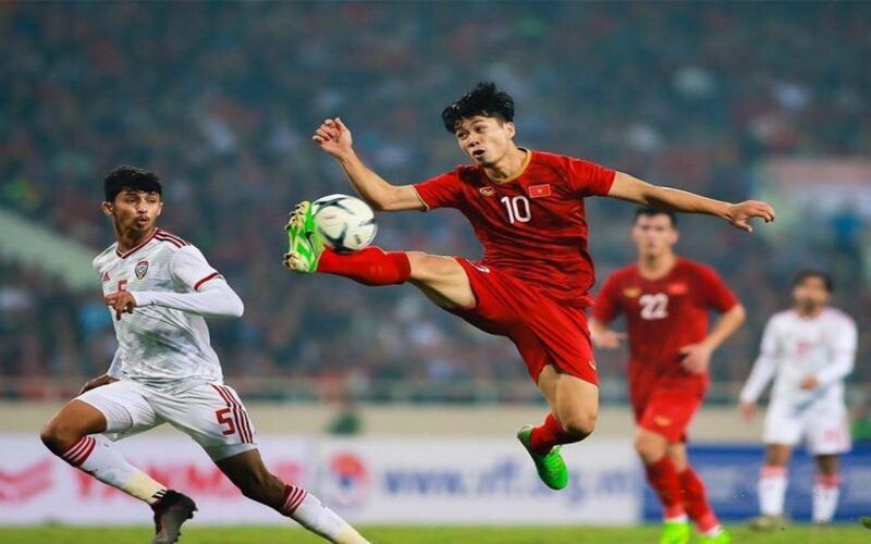Tiền đạo trung tâm trong bóng đá là gì? Có những loại trung tâm nào?