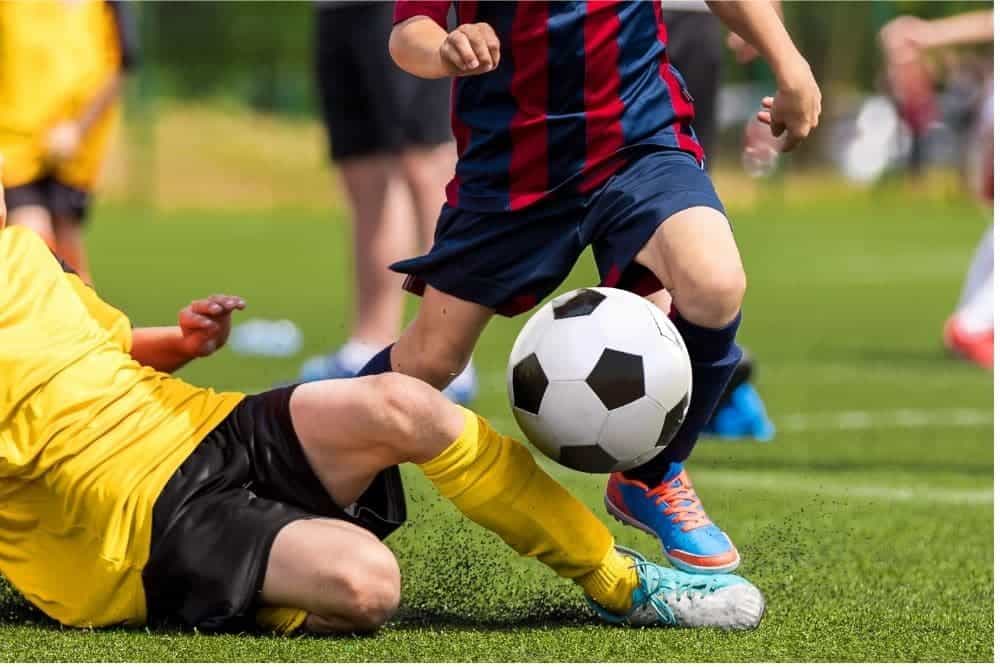 Tắc bóng là gì? Tìm hiểu về một số kỹ thuật tắc bóng