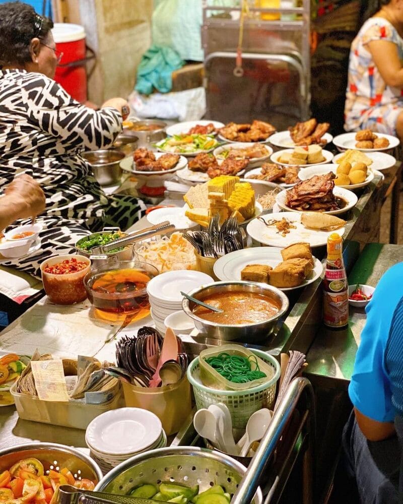 Cơm tấm Bãi Rác với miếng sườn nướng vàng óng hấp dẫn